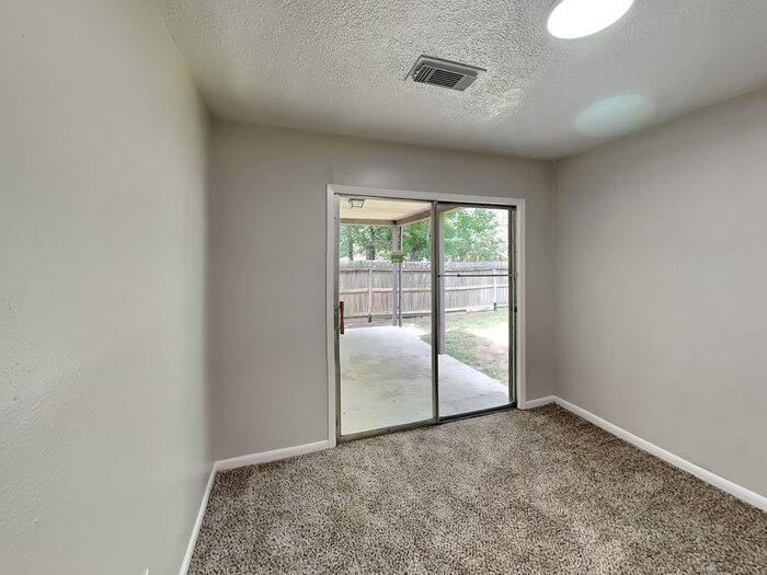 Building Photo - 16830 S Lighthouse Dr