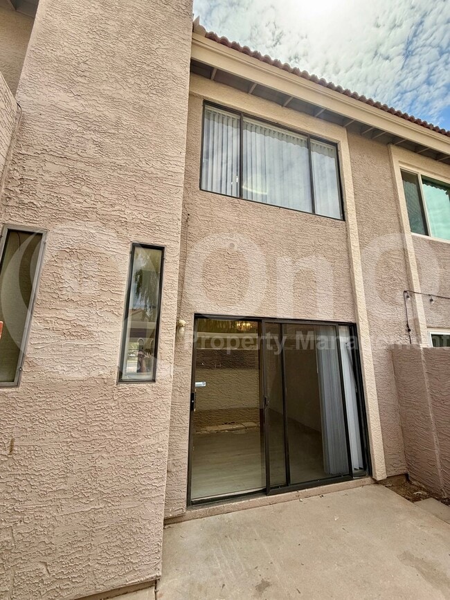 Building Photo - 500 N Roosevelt Ave