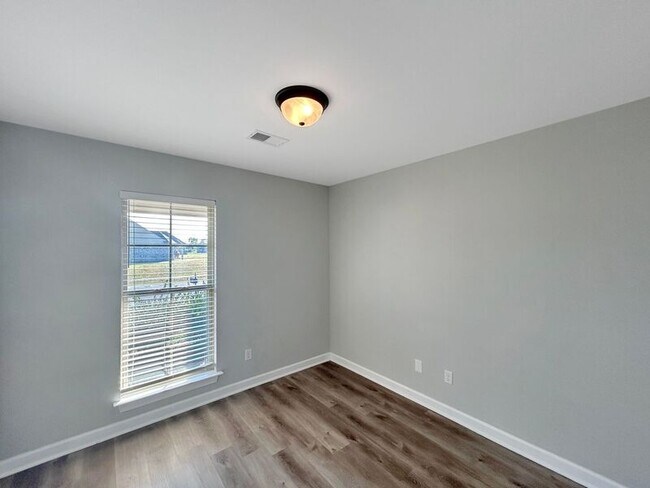 Building Photo - 3720 Rasco Hills Dr