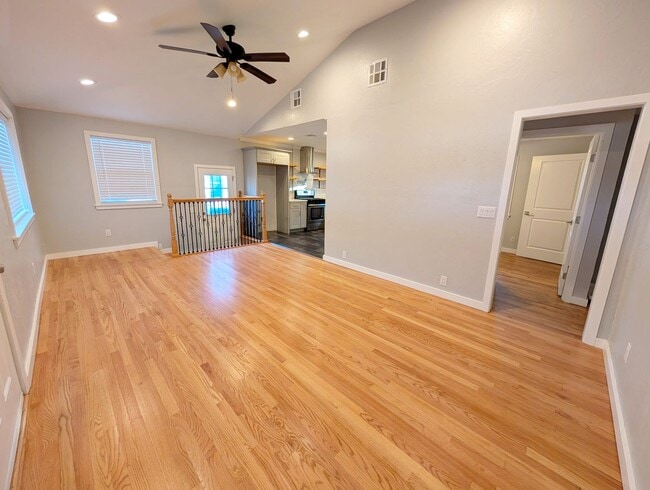 Building Photo - Gorgeous Updated Home in Yukon