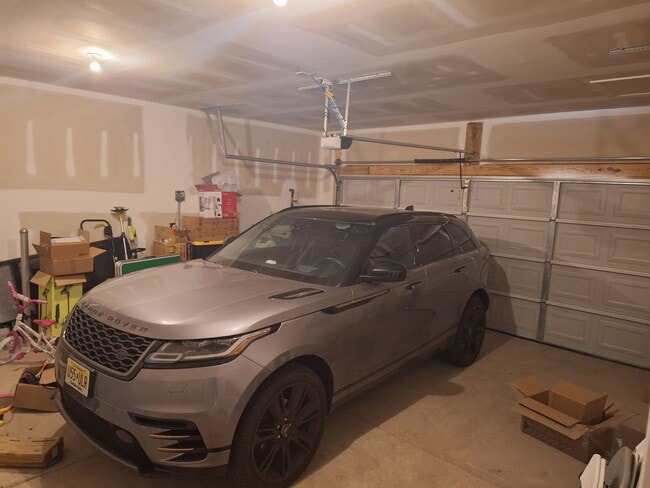 Building Photo - Beautiful Five Bedroom Home Located in Northeast Columbia!