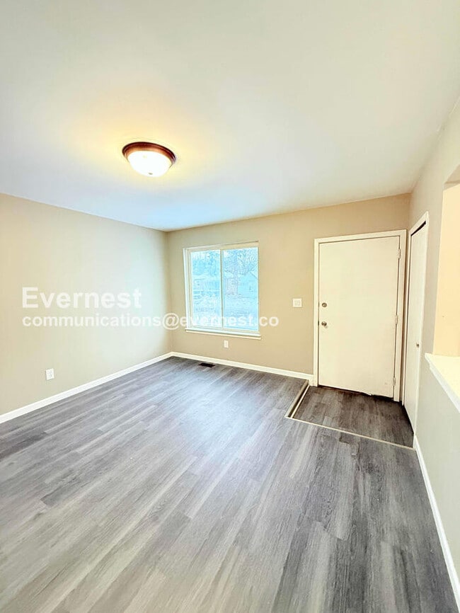 Building Photo - 3 Bed/1 Bath Home with Modern Amenities / Pet-Friendly / Vouchers Accepted / Available Now!