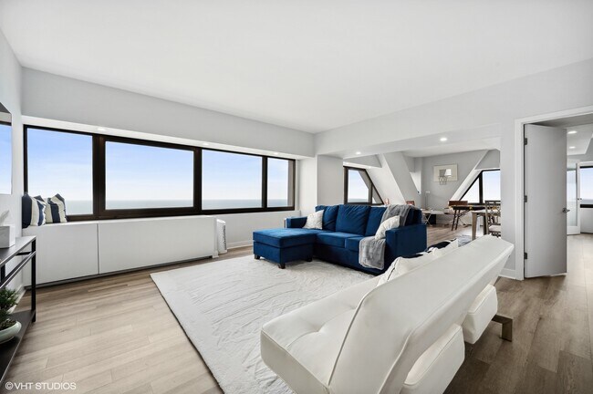 Building Photo - 175 E Delaware Pl