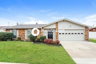 Building Photo - 3 Bedroom Pet-Friendly Home in Arlington, TX with Main Street Renewal