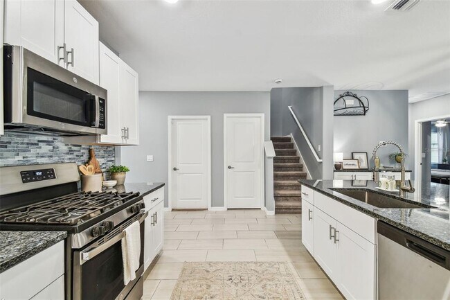 Building Photo - 8887 Little Bluestem Dr