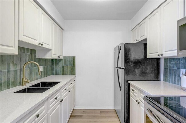 Building Photo - 350 79th Ave N