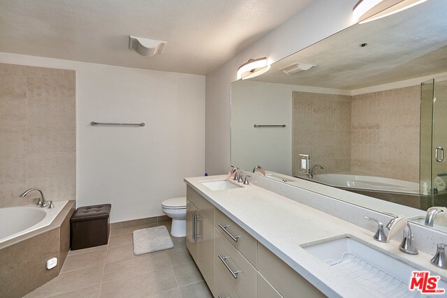 Building Photo - 733 S Manhattan Pl