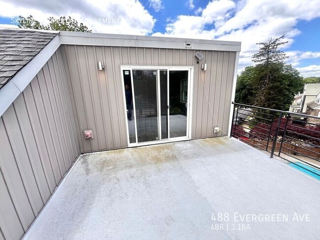 Building Photo - 488 Evergreen Ave