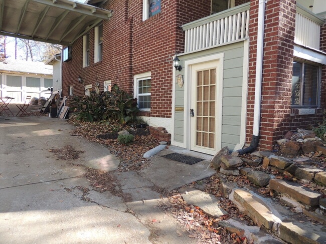 Building Photo - 1319 S St Louis Ave