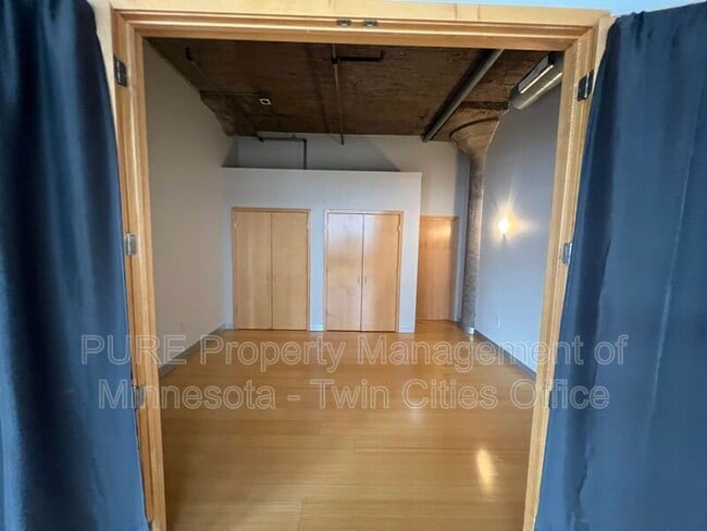 Building Photo - 521 S 7th St