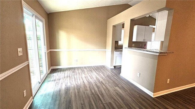 Building Photo - 105 Brooks Bridge Ct