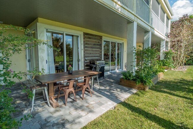 Building Photo - 11829 Pebblewood Dr