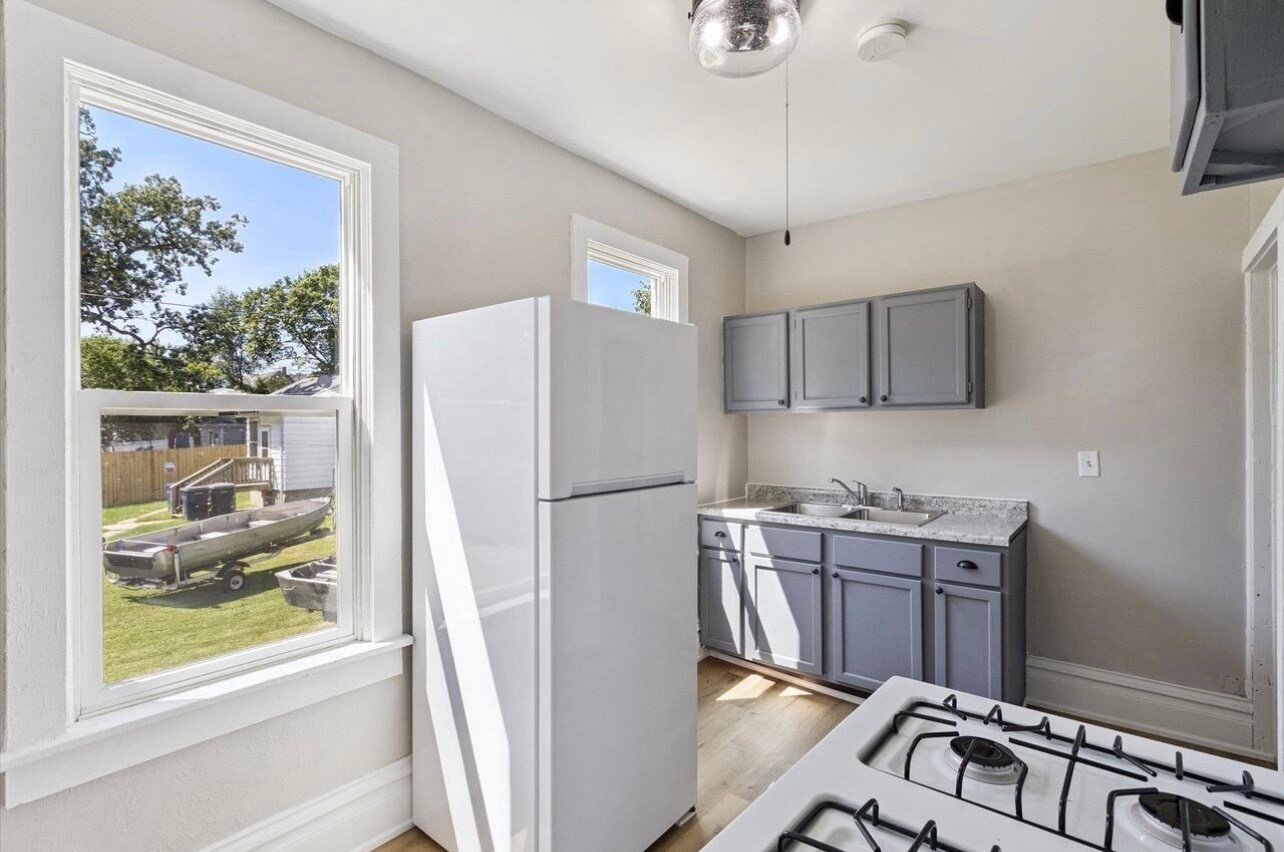 Building Photo - 1115 Laurel Ave