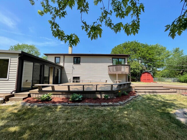 Building Photo - 5S509 Campbell Dr