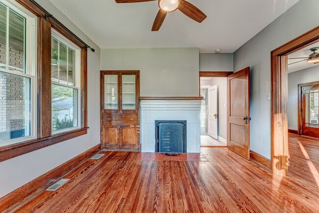 Building Photo - 58 Levels Rd