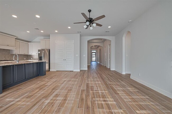 Building Photo - 29808 Breezy Pnes Lp