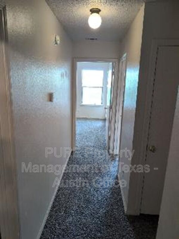 Building Photo - 1213 Gregory Ln