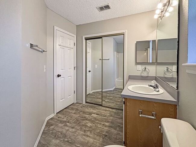 Building Photo - Beautiful 3-Bedroom Home: A Perfect Blend ...