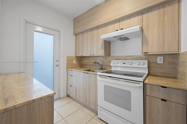 Building Photo - 550 NE 82nd Terrace