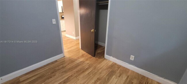 Building Photo - 15110 NE 9th Ct