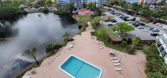 Building Photo - 1300 NE Miami Gardens Dr