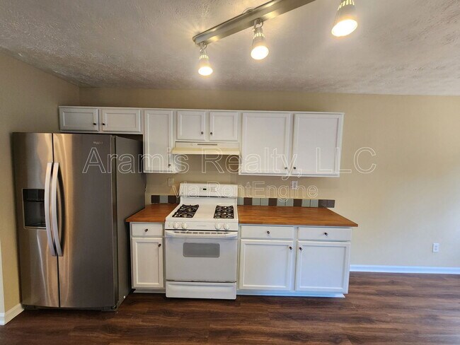 Building Photo - 1624 Oak Trace Cir