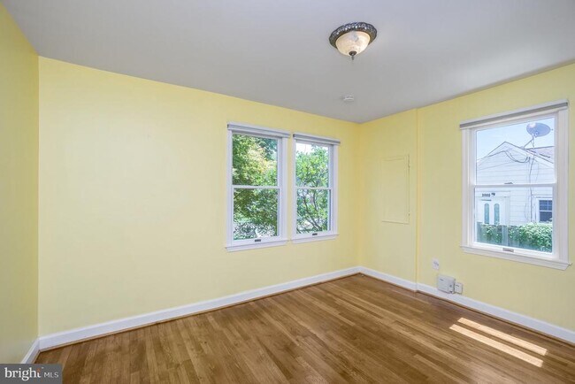 Building Photo - 2962 Strathmeade St
