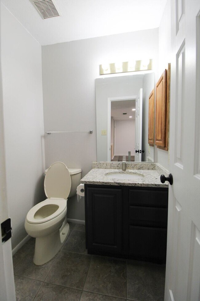Building Photo - 14018 N Hills Village Dr