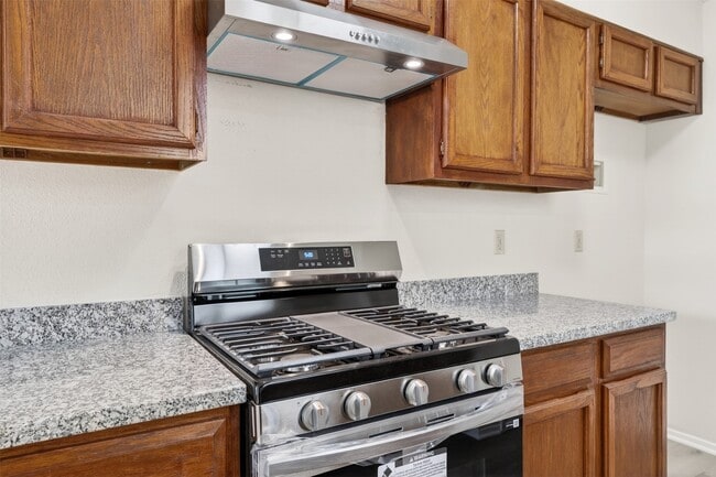 Building Photo - 12047 Plumpoint Dr