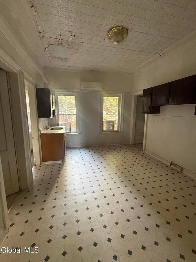 Building Photo - 486 4th St
