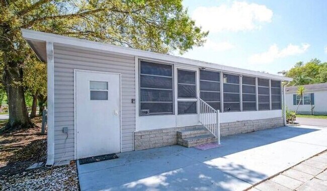Building Photo - 608 Savannah Dr