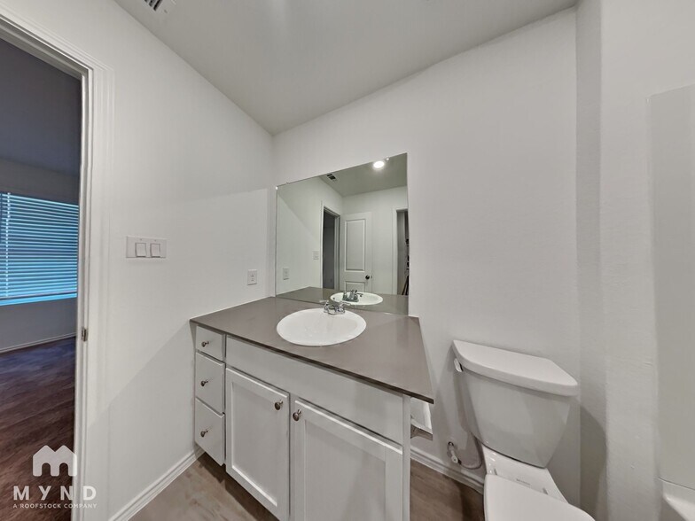 Building Photo - 14533 Payton Flts