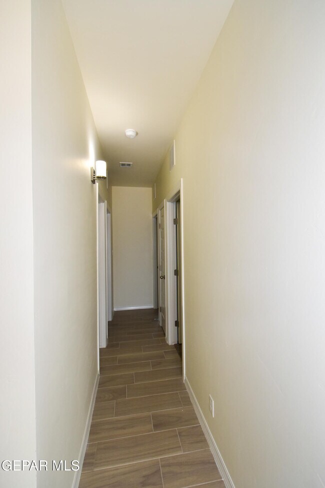 Building Photo - 902 Bromyard