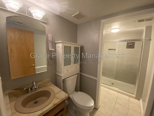 Building Photo - 10870 Stuart Cir