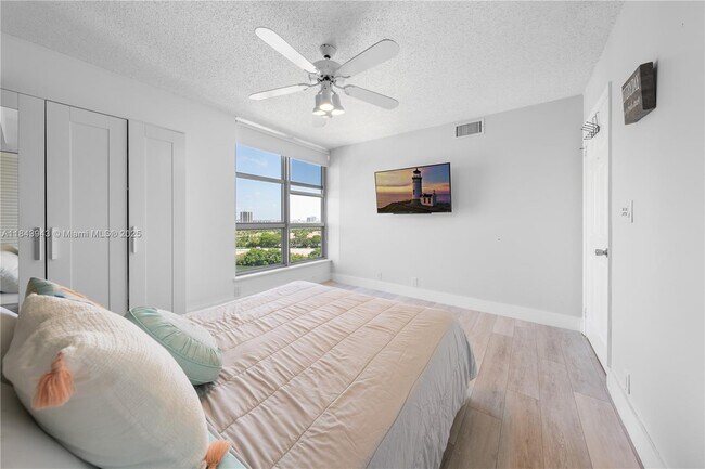 Building Photo - 3530 Mystic Pointe Dr