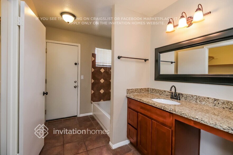 Building Photo - 5430 N 79th Dr