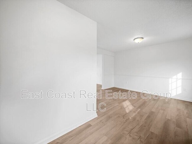 Building Photo - 45 Bruce Dr