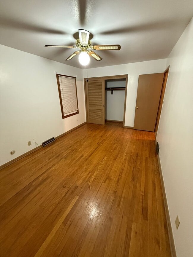 Building Photo - FOR RENT! Spacious 3-Bedroom Home with Garage & Large Yard – Davenport, IA