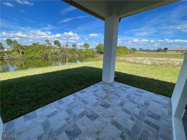 Building Photo - 721 NE 11th Terrace