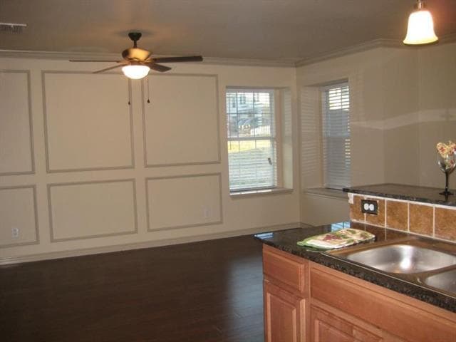 Building Photo - 3908 Oceanside Dr