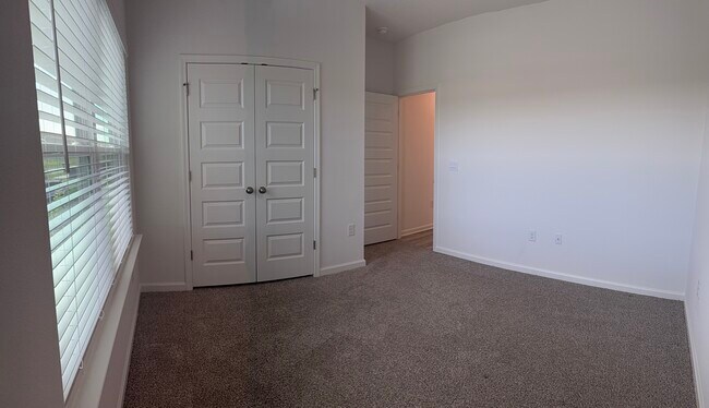 Building Photo - 96 Sweetthorn St