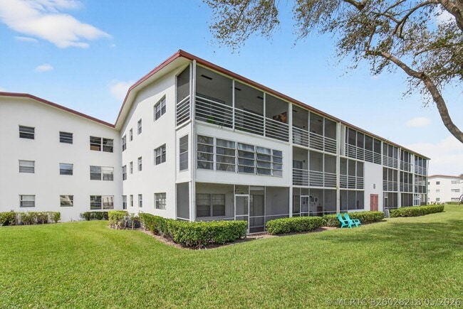 Building Photo - 360 Fanshaw I