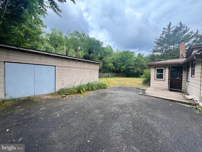 Building Photo - 465 W Elmer Rd