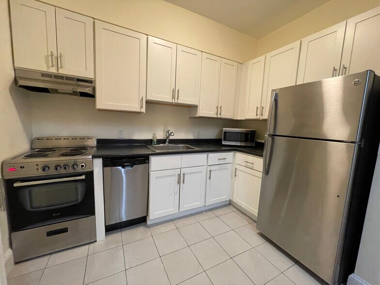 Building Photo - 181 Winthrop Rd