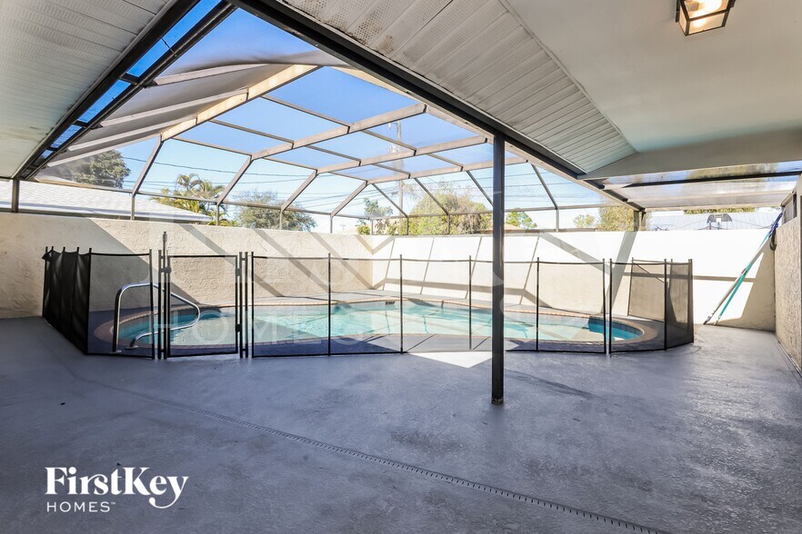 Building Photo - 241 SW 32nd Terrace