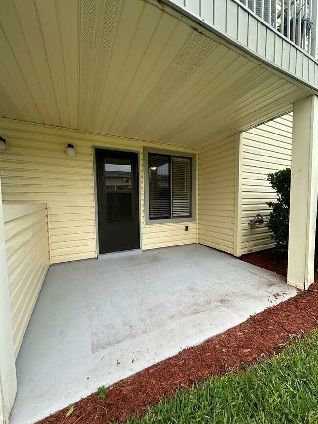 Building Photo - **Move In Special-50% Off First Months Rent**