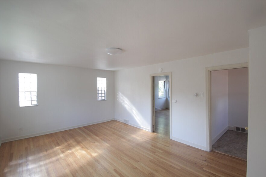 Building Photo - 415 Franklin Ave