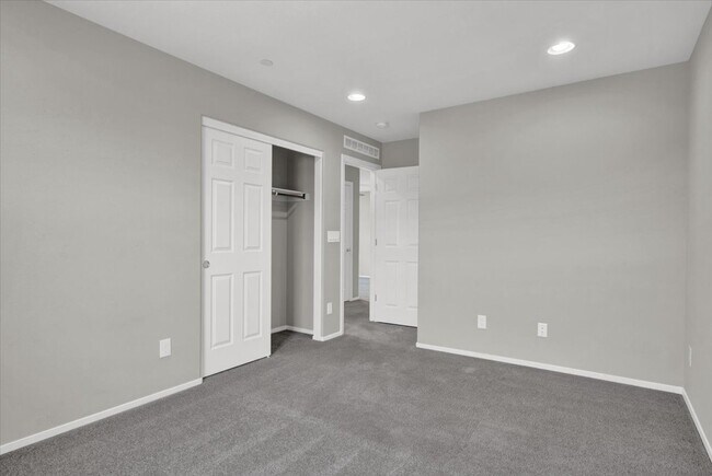 Building Photo - 711 Sleeping City Ave