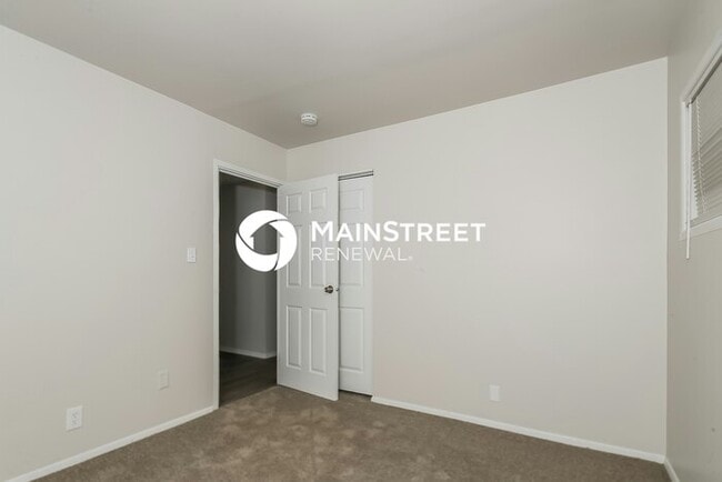 Building Photo - 3 Bedroom Pet-Friendly Home in Indianapolis, IN with Main Street Renewal