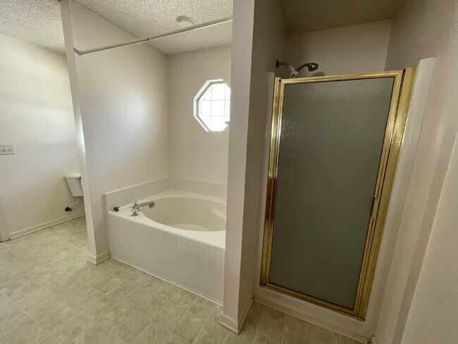 Building Photo - House for Rent